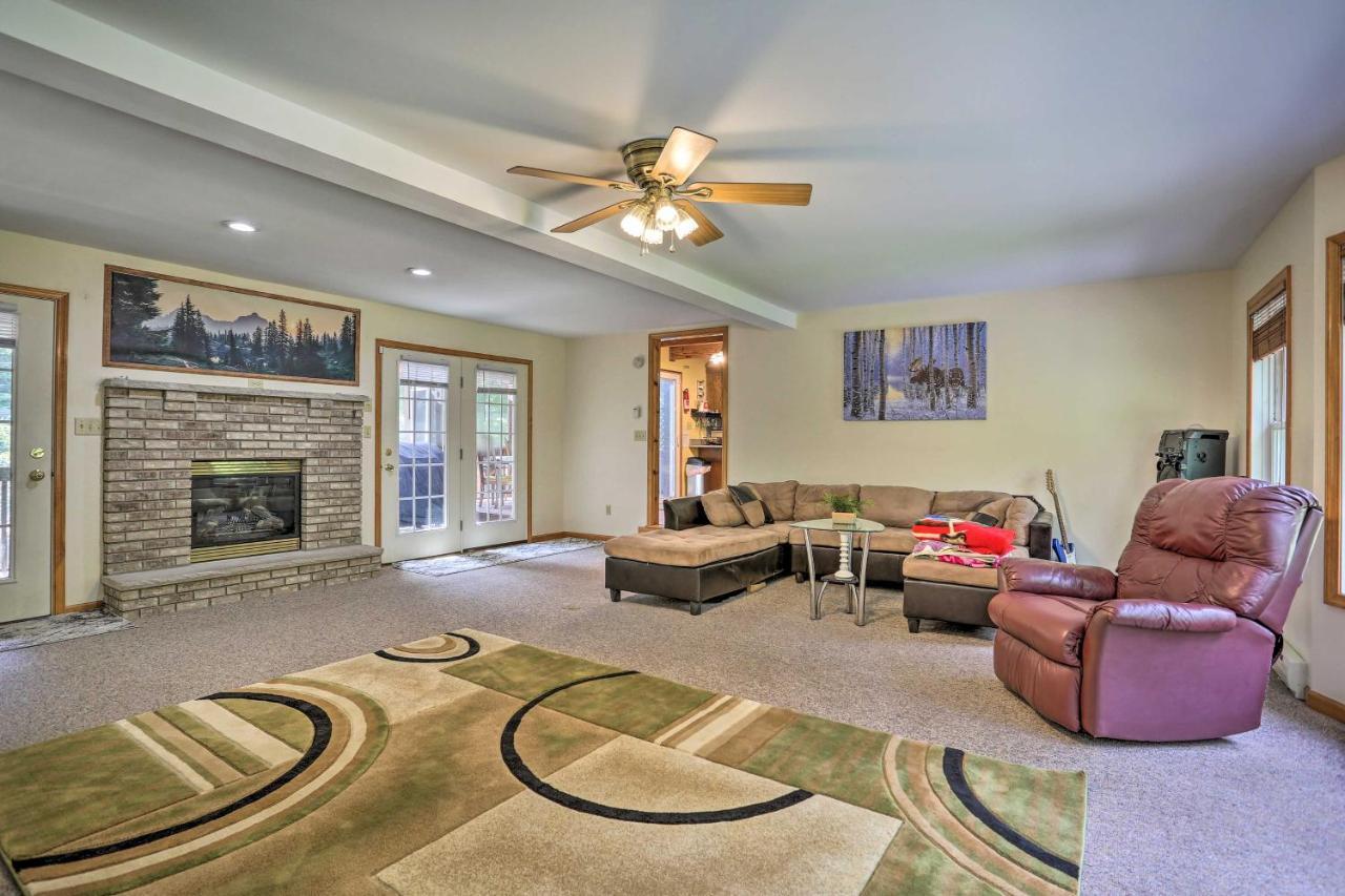 Henryville Home With Hot Tub About 5 Mi To Camelback! Exterior photo